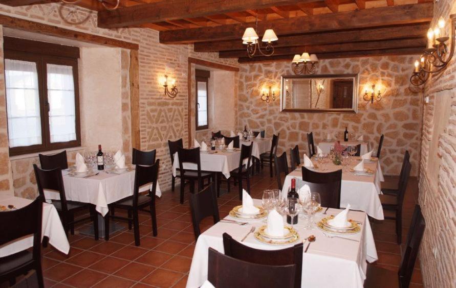 La Casona De Dona Petra Hotel Villarmentero de Campos Bagian luar foto