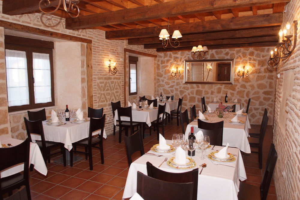 La Casona De Dona Petra Hotel Villarmentero de Campos Bagian luar foto